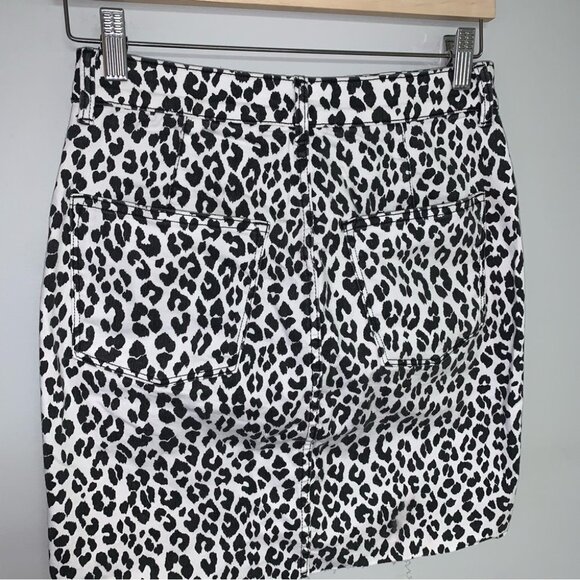 H&M Denim Mini Skirt Women’s Size 6 US White  Leopard Print Raw-Edge Hem‎ NWOT - Picture 6 of 8